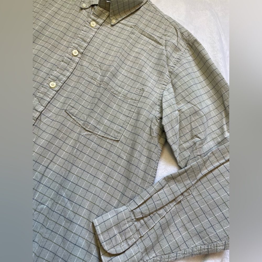 IZOD Button Down - Picture 3 of 6